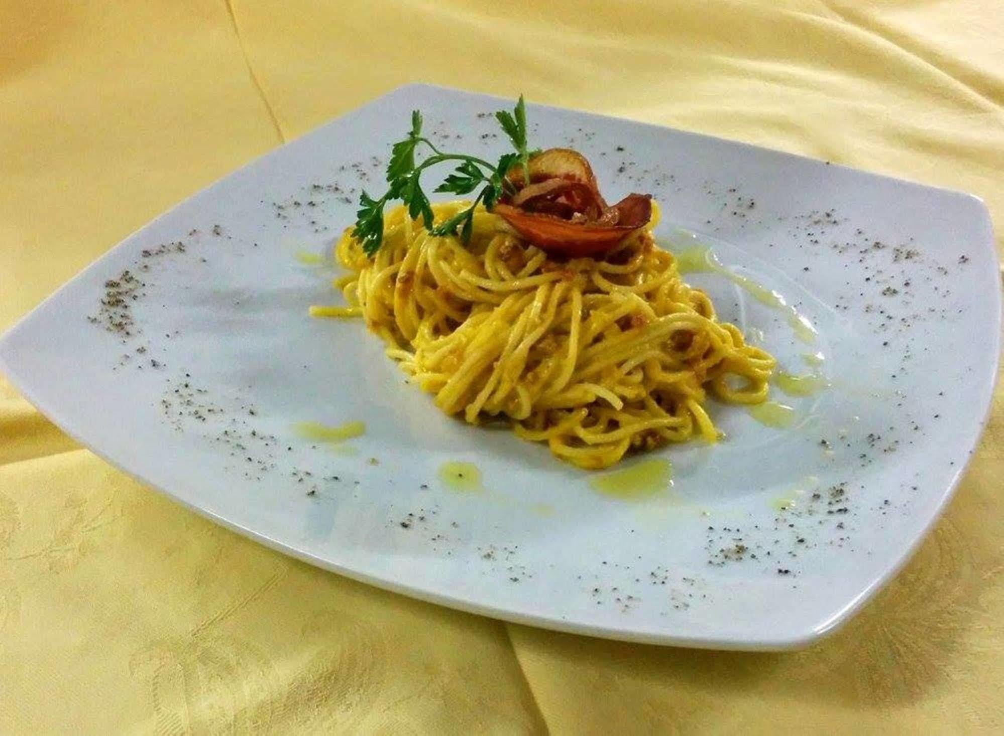 Hotel La Meridiana Urbino Zewnętrze zdjęcie